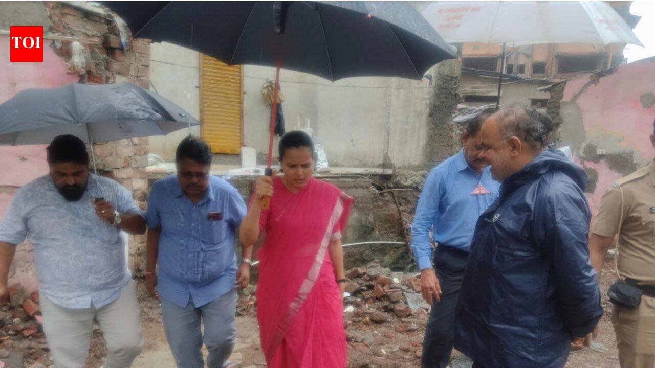 Ulhasnagar commissioner inspects monsoon preparedness, directs officials to expedite desilting | Thane News